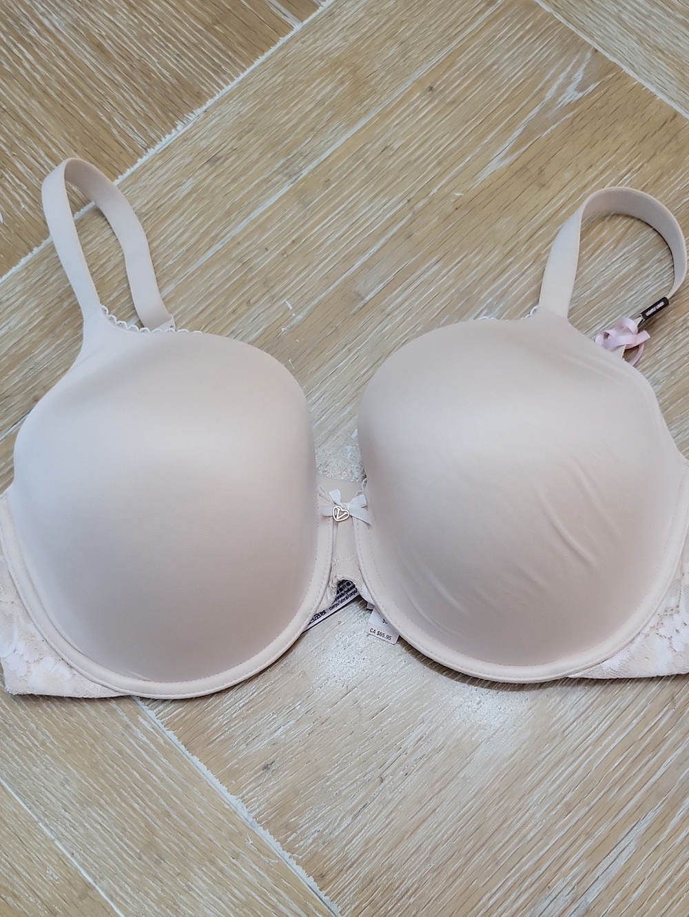Victoria's Secret Beige Lace Trim Bra Underwire 38DDD NWT